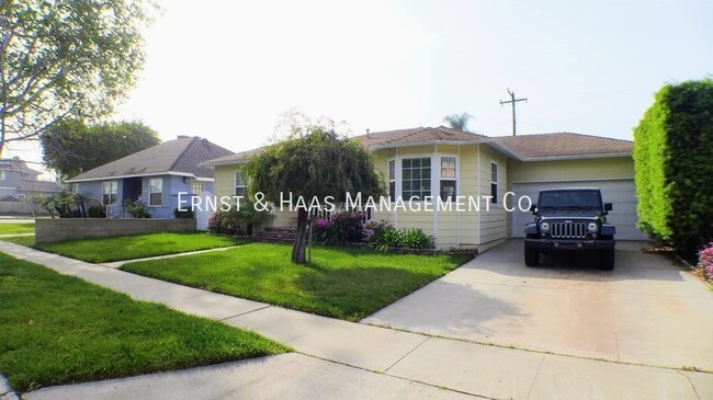 Building Photo - Beautifully Upgraded Pool Home in Prime Pl...