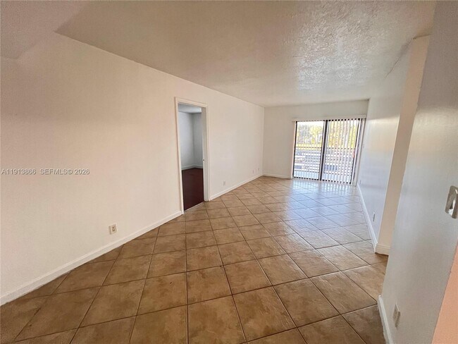 Foto del edificio - 3720 N Pine Island Rd