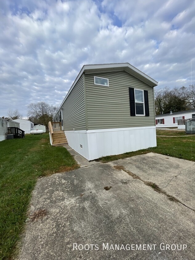 Primary Photo - Home Available to Lease - Apply Today!
