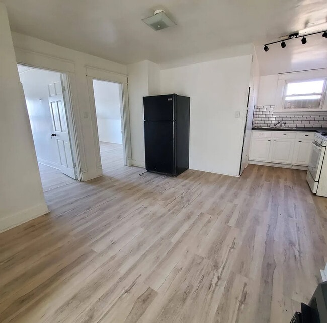 Building Photo - 3442 Larona Ave