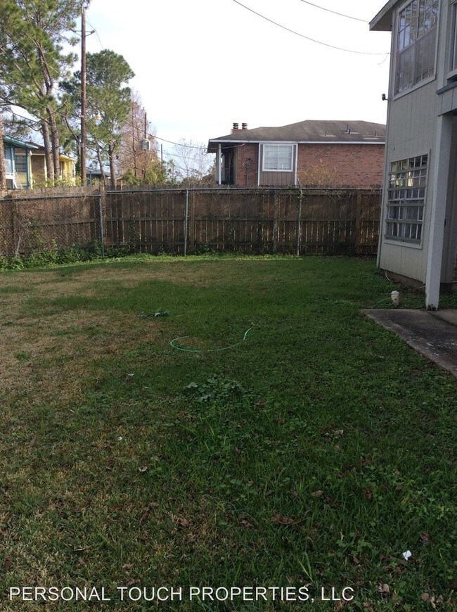 Building Photo - 8239 Skysail Ave