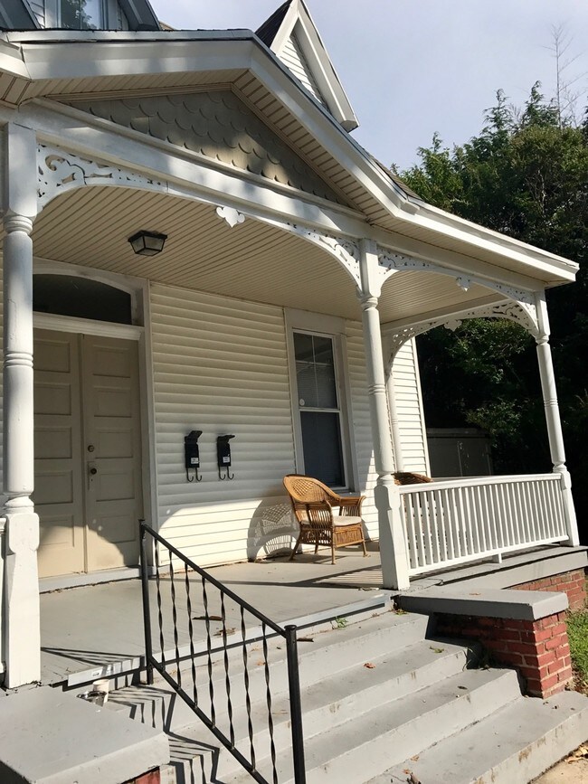 Building Photo - 312 Gay St
