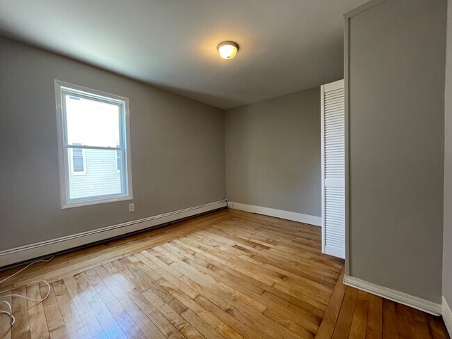 Bedroom - 68 Temple St