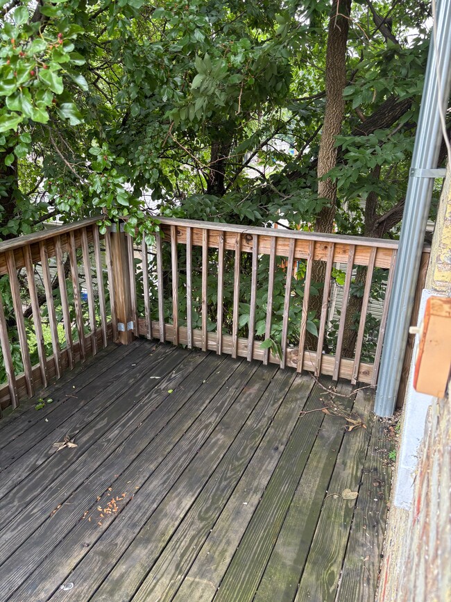Building Photo - 708 W 61st Pl