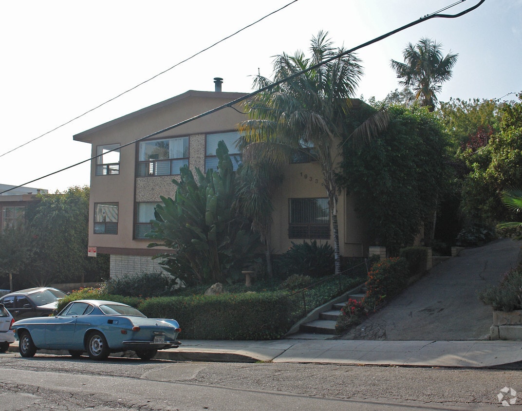 Building Photo - 1933 Grace Ave