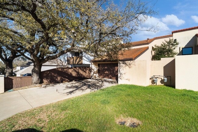 Foto del edificio - Amazing Mid-Century Modern 2 Bed, 2.5 Bath Ready for New Tenants- Eagle Mountain Saginaw ISD- 76179
