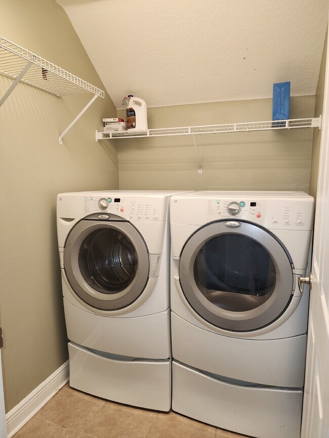 Foto del edificio - 8505 Lagerfeld Dr