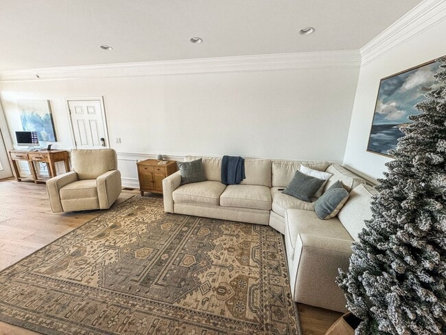 Building Photo - Fully Furnished Waterfront Elegance on Mai...