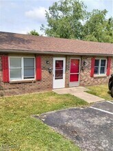 Building Photo - 31 1/2 Elm Street Unit A1