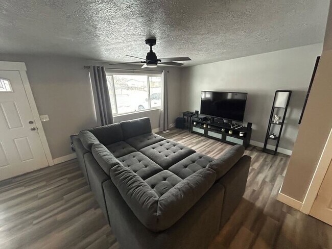 Foto del edificio - 4114 S 2735 W St