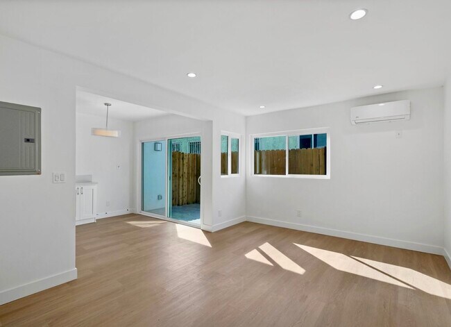 Building Photo - 2915 Hauser Blvd