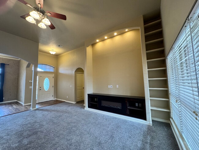 Foto del edificio - 1801 E Jacksonville St