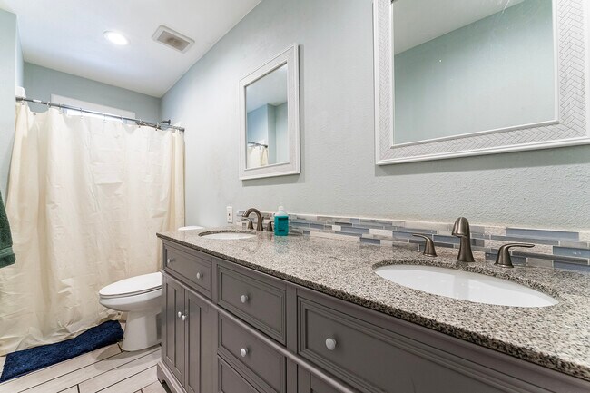 Photo - 1155 E Geneva Dr Townhome