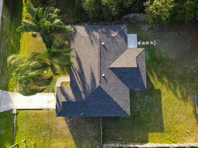 Building Photo - 1181 SW Sarto Ln