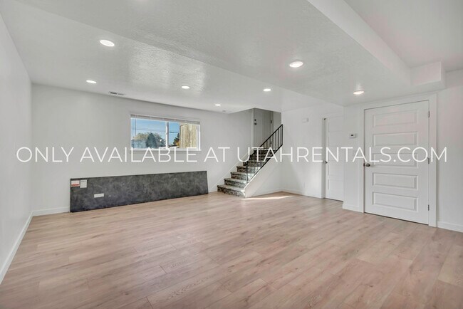 Building Photo - 680 N 400 W