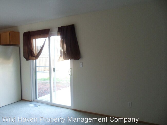 Foto del edificio - 3 br, 2 bath House - 220 Cosmo St.