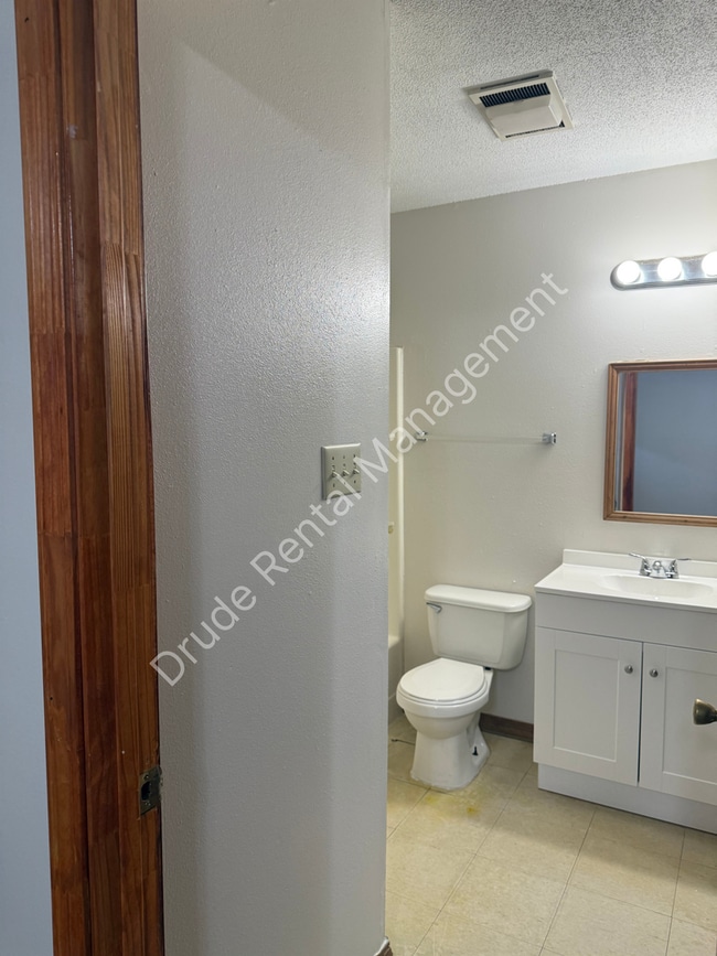 Foto del edificio - 13368 Berry Bowl Rd