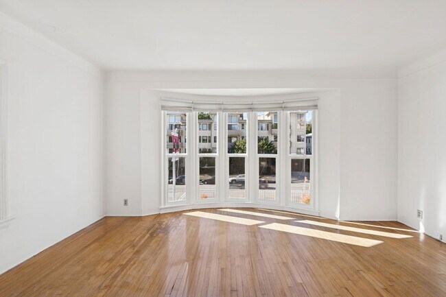 Foto del edificio - 1556 S Beverly Glen Blvd