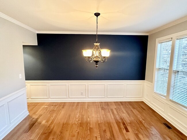 Building Photo - Stunning 4 Bed 3 Bath Home Located in the ...