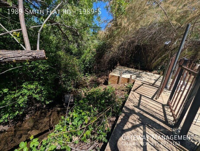 Foto del edificio - 1989 Smith Flat Rd