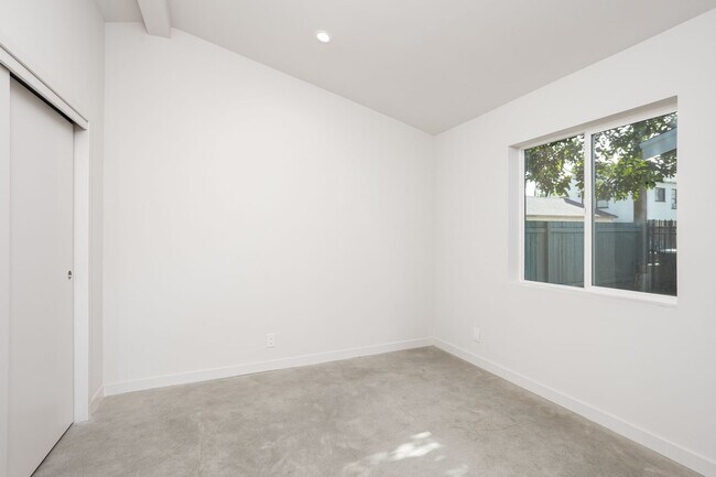 Foto del edificio - 126 1/2 Franklin Ct