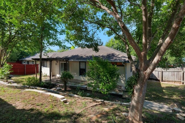 Building Photo - 5808 Spring Meadow Rd