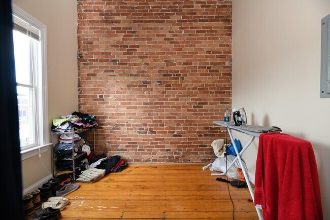 Building Photo - 252 Somerville Ave