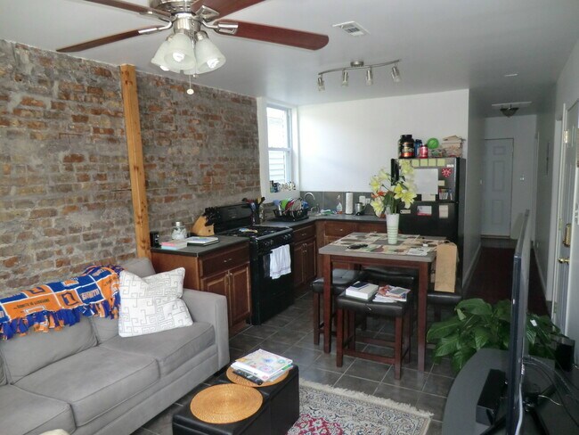 Foto del edificio - 2039 N Western Ave