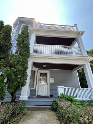 Building Photo - 82 Newburg St