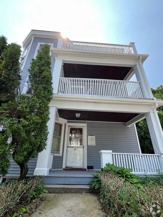 Building Photo - 82 Newburg St
