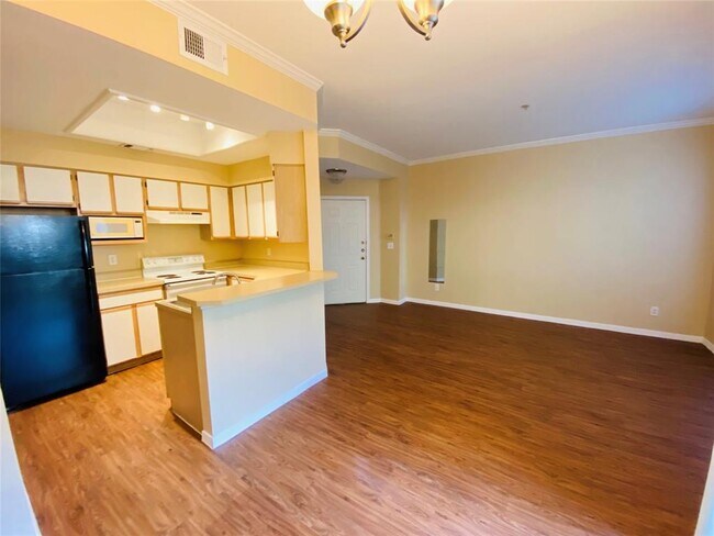 Building Photo - 6000-10 Shepherd Mountain Cove