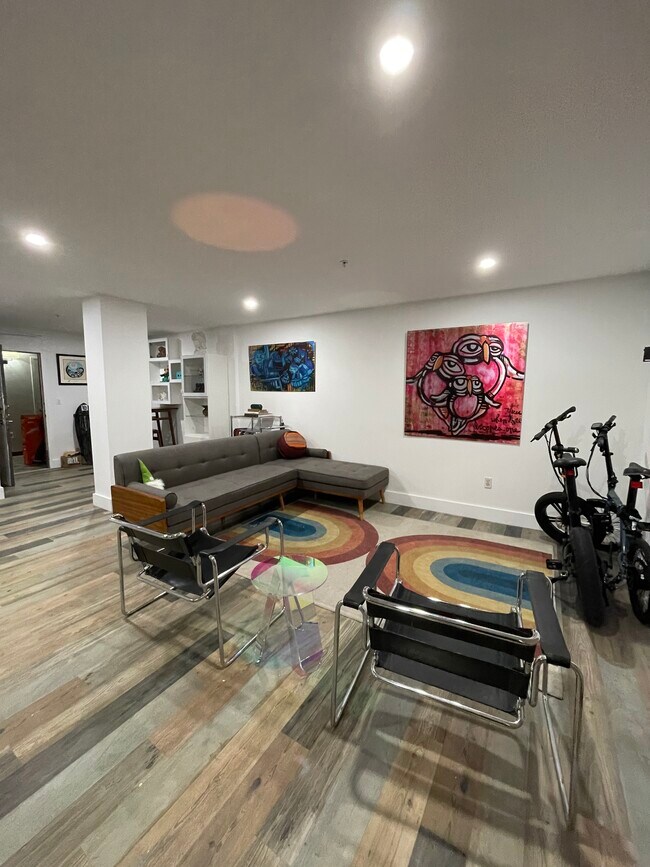 Living Room and Entry - 2829 Indian Creek Dr