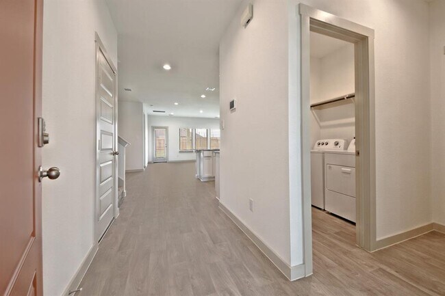 Building Photo - 8223 Buck Ln