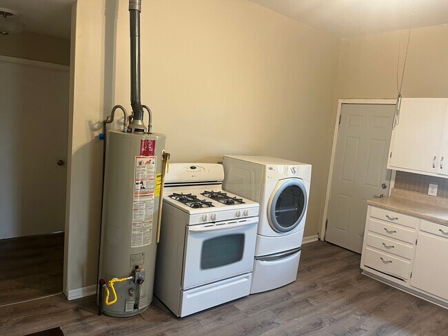 Foto del edificio - 212 W 5th St