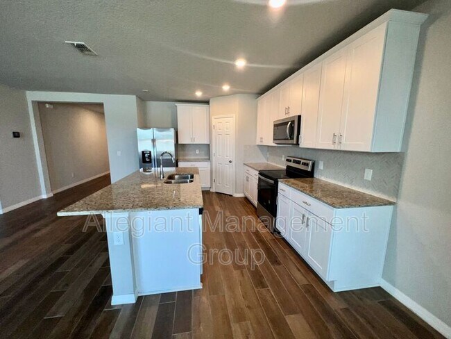 Building Photo - 128 Towns Cir