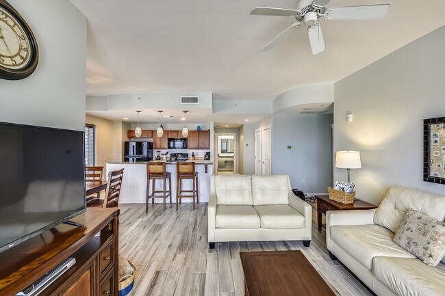 Foto del edificio - 15100 Front Beach Rd