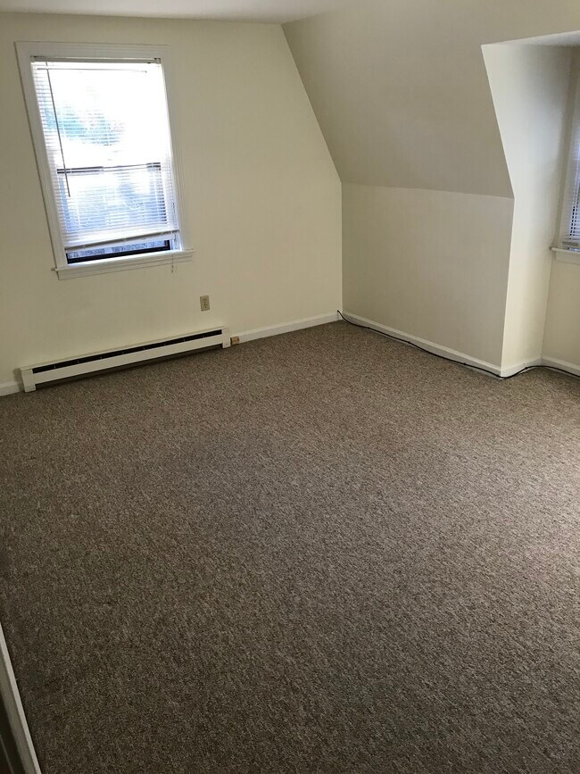 Building Photo - 10 Botka Dr