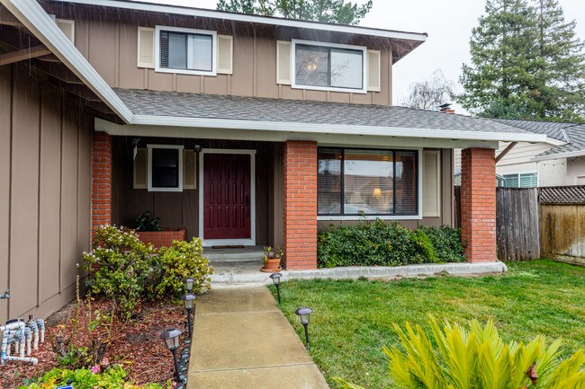 Foto del edificio - 3053 Ferndale Ct