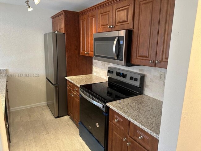 Foto del edificio - 1691 Fairway Rd