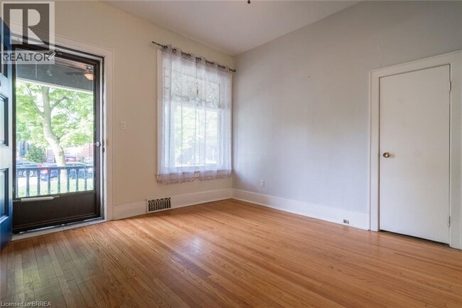 Building Photo - 31 Palmerston Ave
