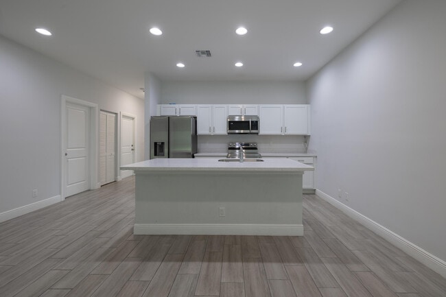 Building Photo - 2240 84th Ct