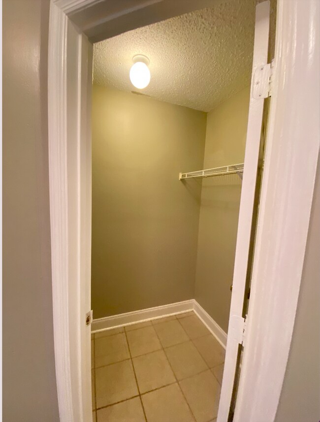 Building Photo - 677 Center Pl