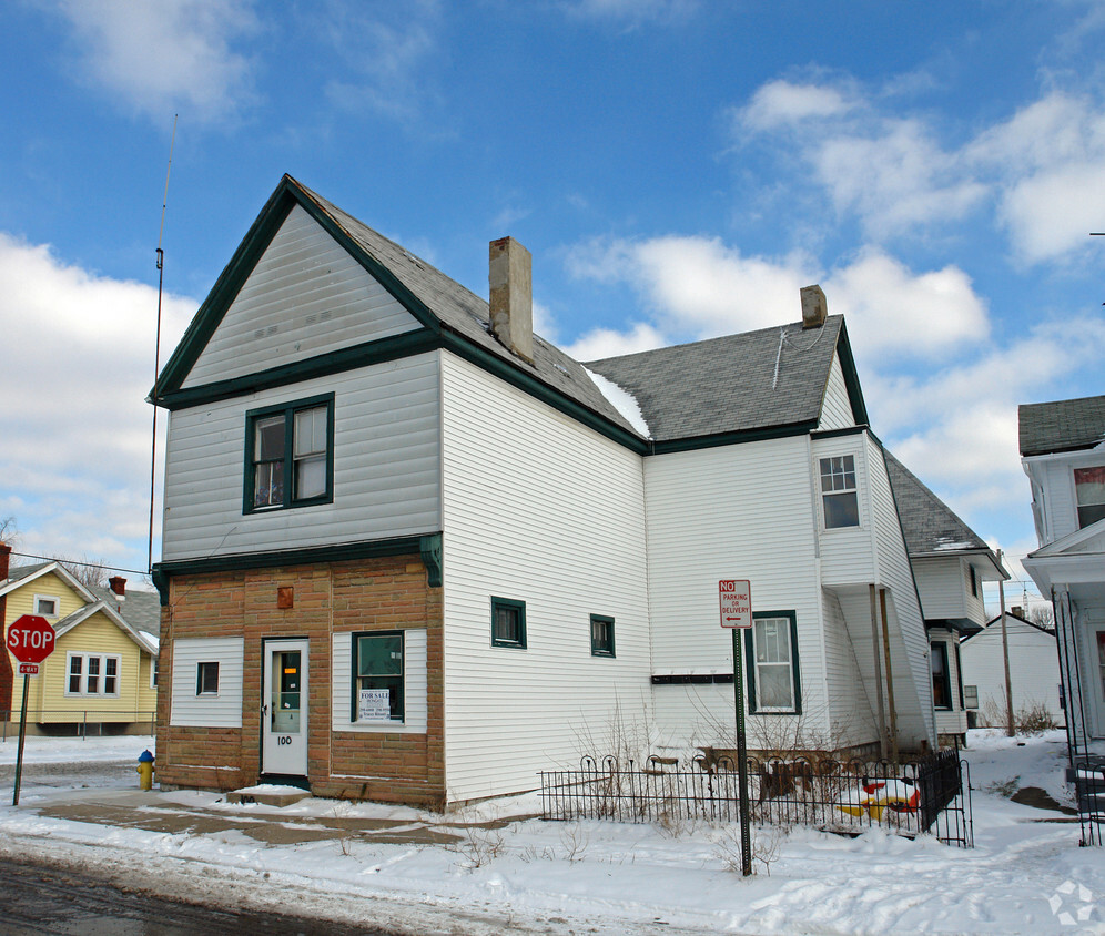 Foto del edificio - 100 McReynolds St