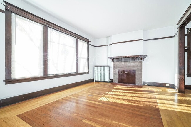 Building Photo - 1319 S 6th Ave