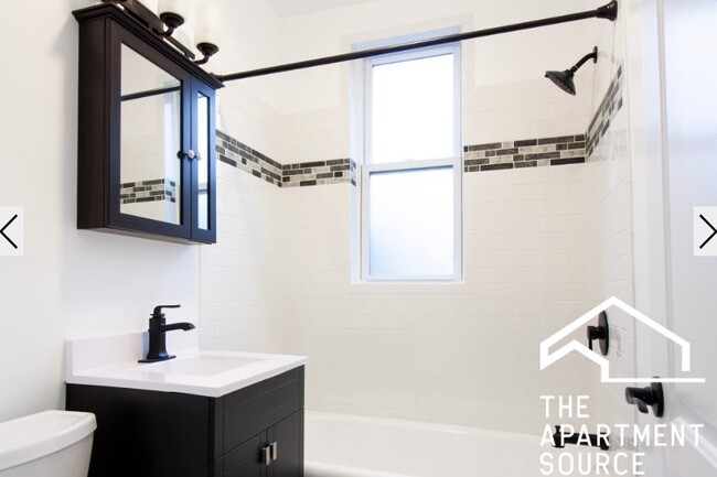 Photo - 3841 N Greenview Ave Apartment