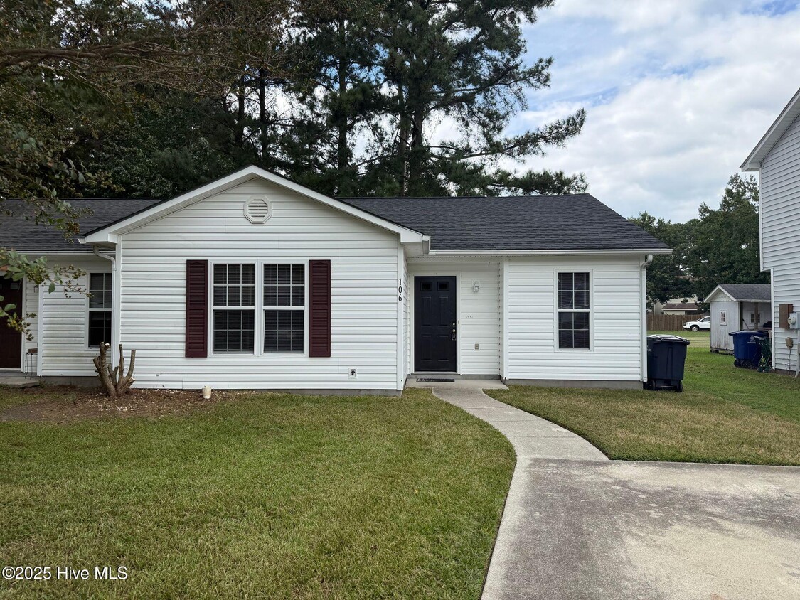 Primary Photo - 106 Persimmon Ct