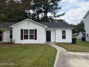 Building Photo - 106 Persimmon Ct
