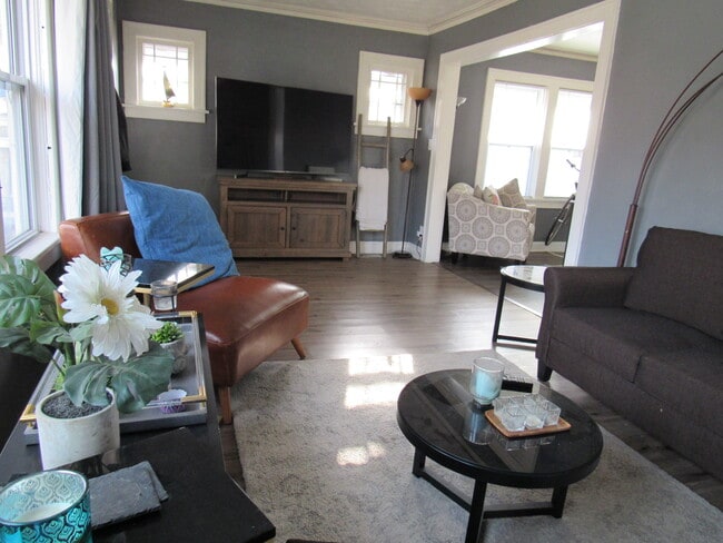 Foto del edificio - 5004 Euclid Ave