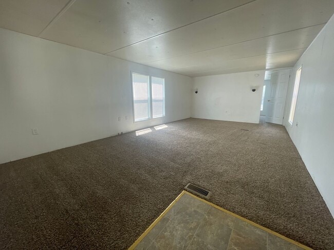 Building Photo - Keene Kutie!