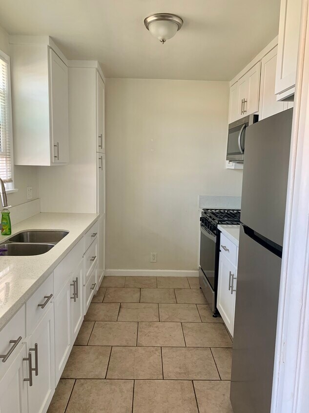 Kitchen - 3311 W 78th St (Los Angeles, CA)